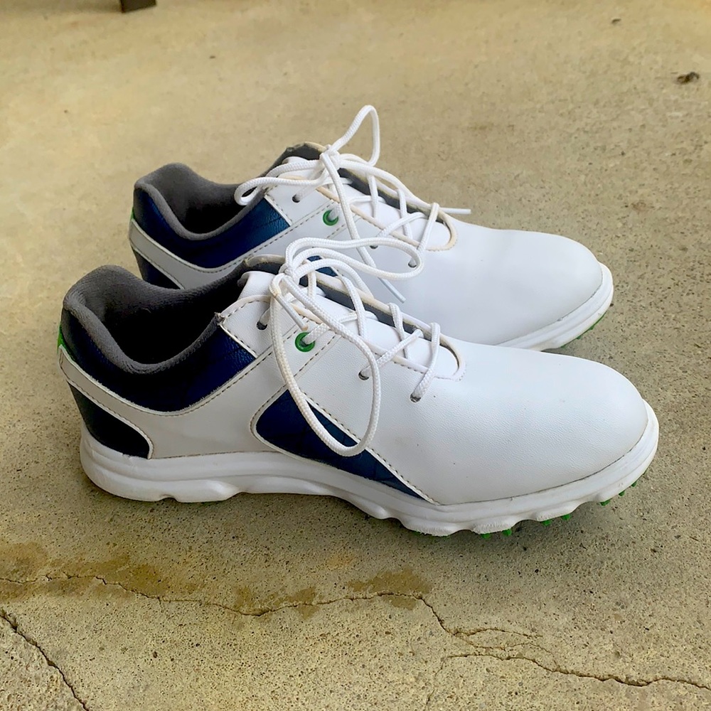 Junior FootJoy golf shoe